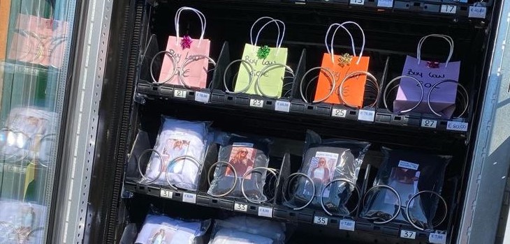 Buy Low: primo distributore automatico di vestiti e accessori femminili a Roma